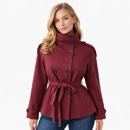 Kort Trenchcoat for Dame – Elegant Dobbelspent Jakke med Belte i Midjen og Ståkrage | Trendy Høstjakke – Vinrød