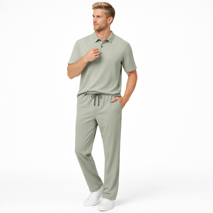 Sommerens Favoritt: Pustende Herresett i Is-silke – Polo &amp; Bukse i Todelt Joggedress