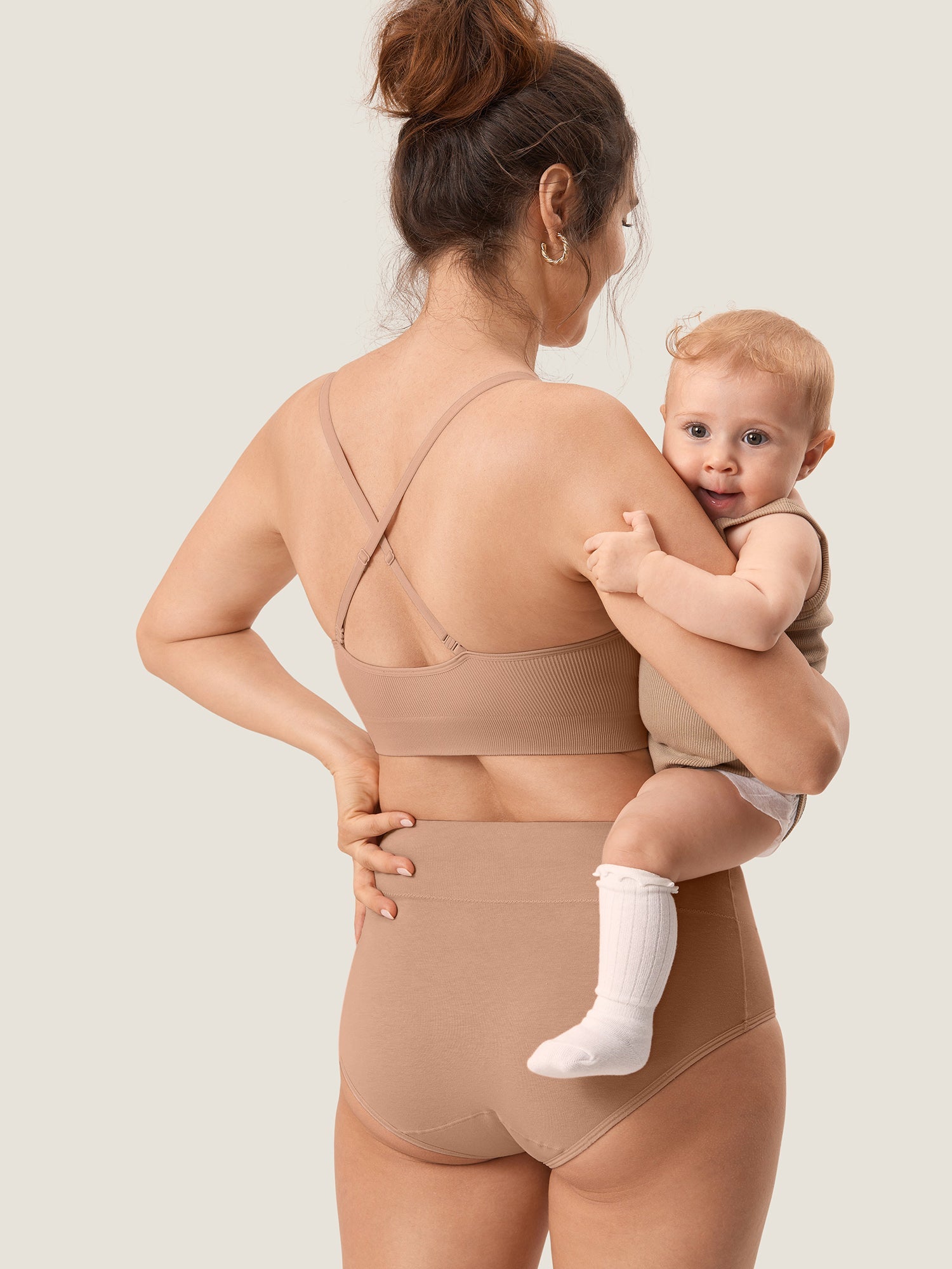 Ammebh uten bøyle i ribbestrikk – myk ammebralette med avtakbare innlegg