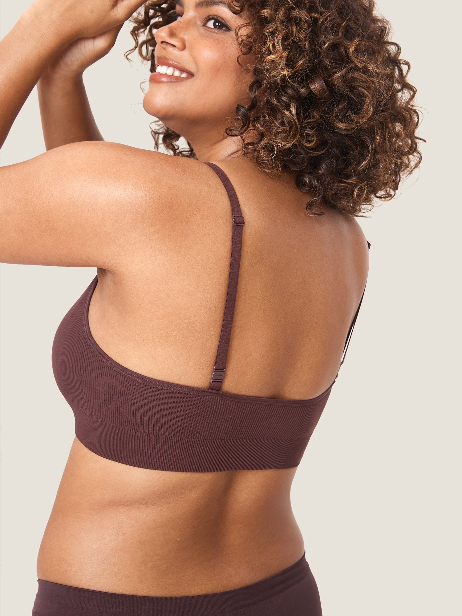Ammebh uten bøyle i ribbestrikk – myk ammebralette med avtakbare innlegg