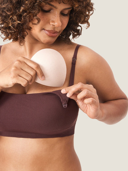 Ammebh uten bøyle i ribbestrikk – myk ammebralette med avtakbare innlegg