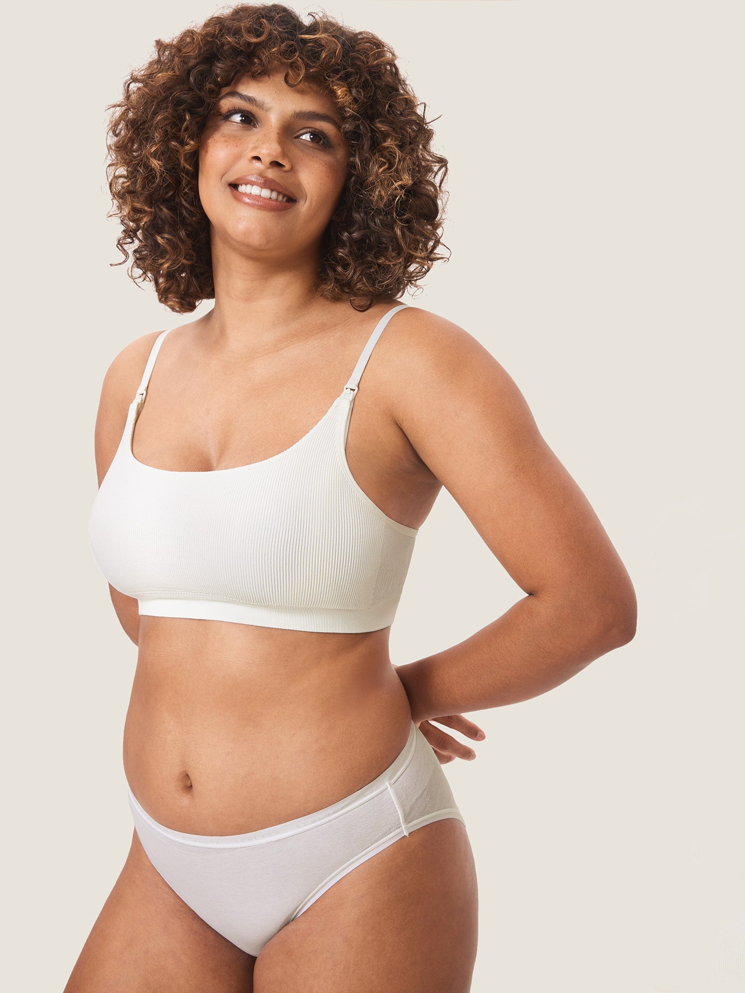 Ammebh uten bøyle i ribbestrikk – myk ammebralette med avtakbare innlegg