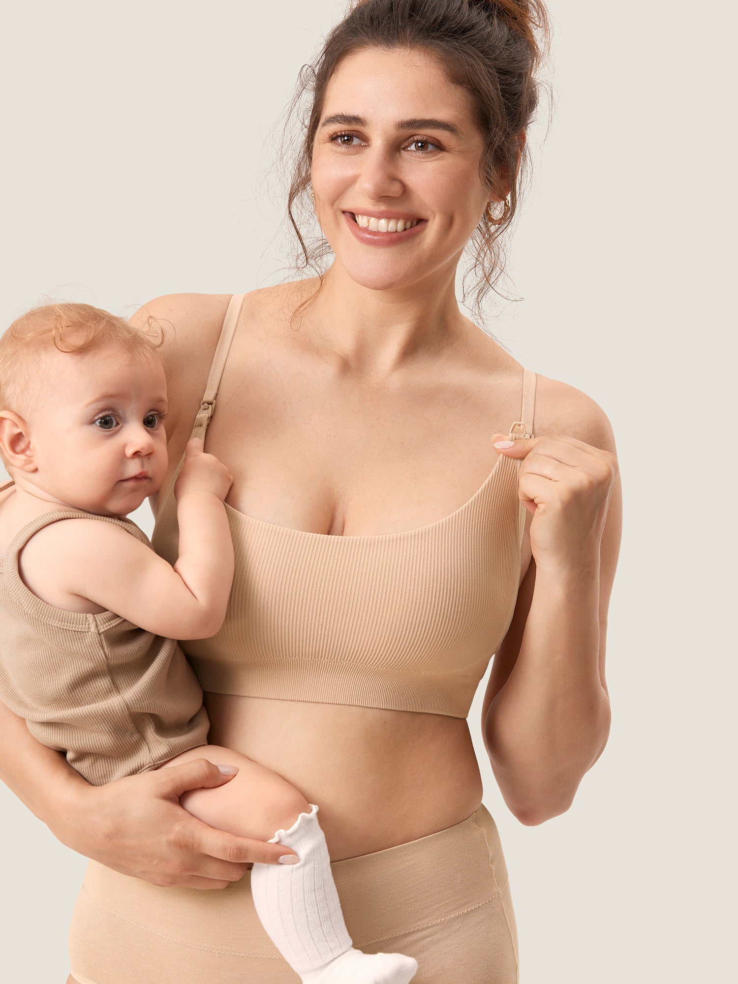 Ammebh uten bøyle i ribbestrikk – myk ammebralette med avtakbare innlegg