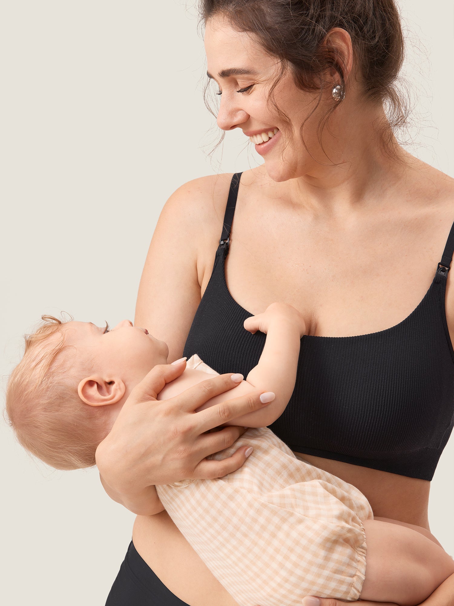 Ammebh uten bøyle i ribbestrikk – myk ammebralette med avtakbare innlegg