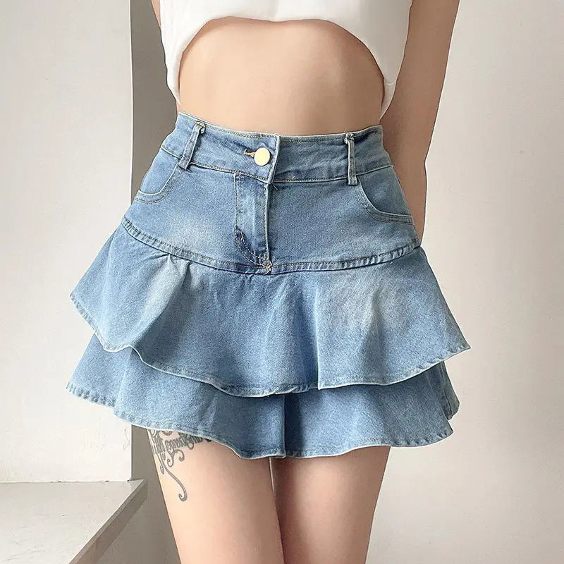 Denimshorts med volangkant