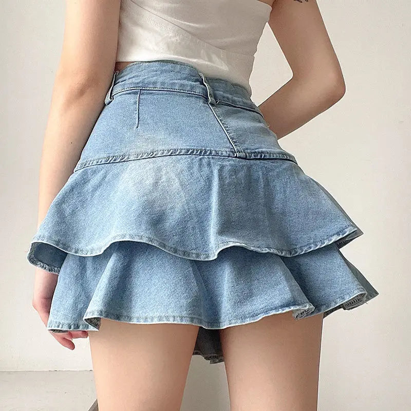 Denimshorts med volangkant