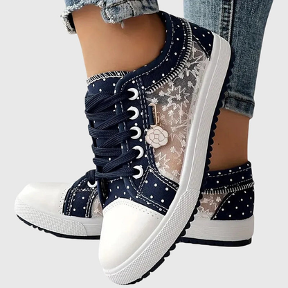 Dottie | Pustende sneakers i lerret med prikkemønster og snøring