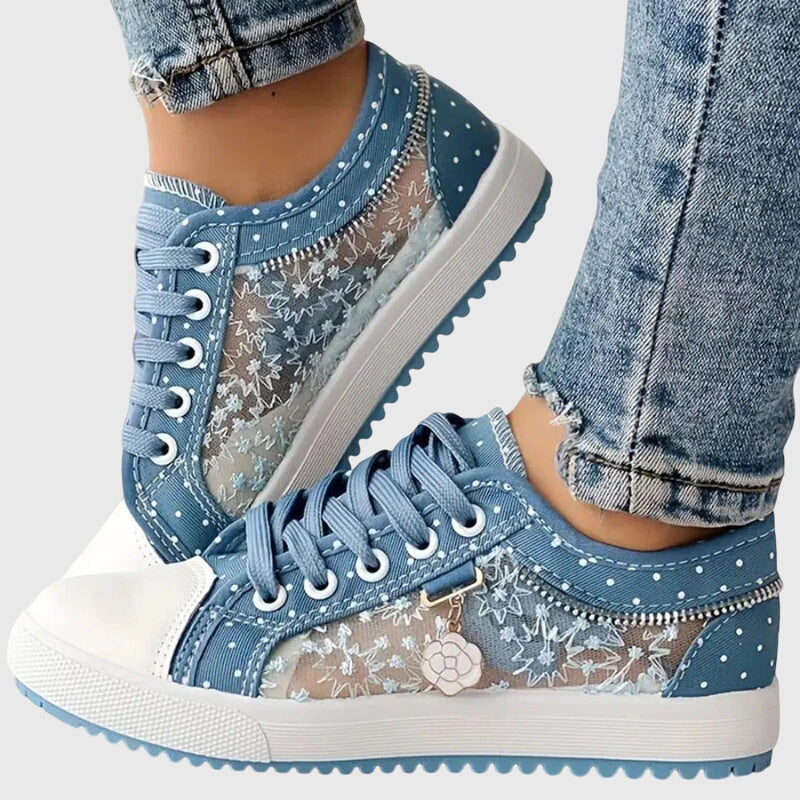 Dottie | Pustende sneakers i lerret med prikkemønster og snøring – Lyseblå