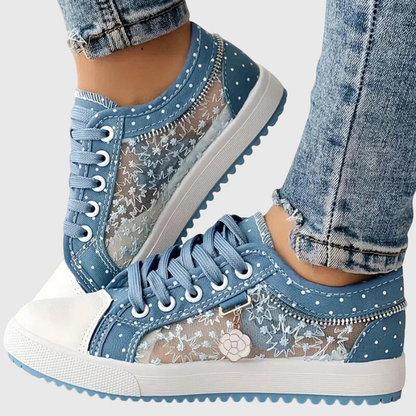 Dottie | Pustende sneakers i lerret med prikkemønster og snøring – Lyseblå