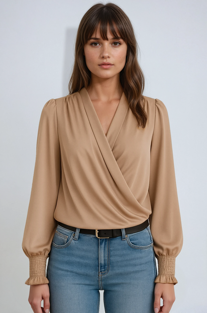 Elegant langermet omslagsbluse