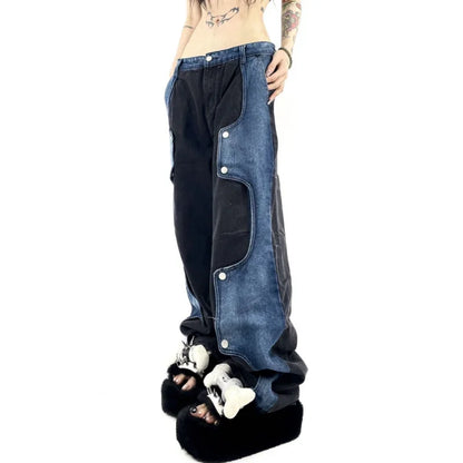 Overdimensjonert denimbukse med kontrastfarget lappeteppe-look