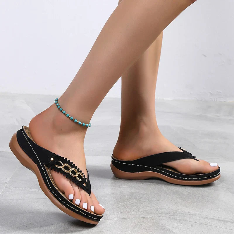 Blomstrete sandaler for kvinner