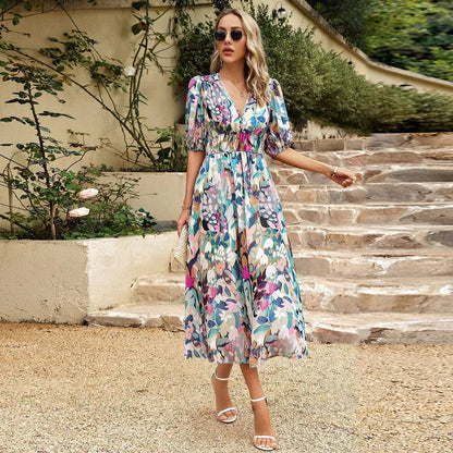 Flytende sommer midi-kjole med blomsterprint