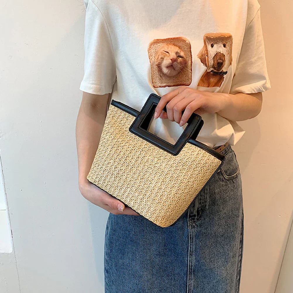 Elegant clutch med tekstur og iøynefallende håndtak