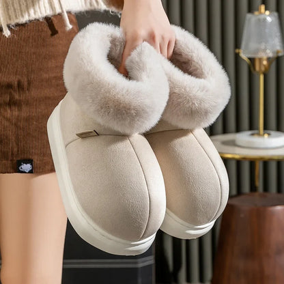 Elegante tøfler i semsket skinn med fuskepels