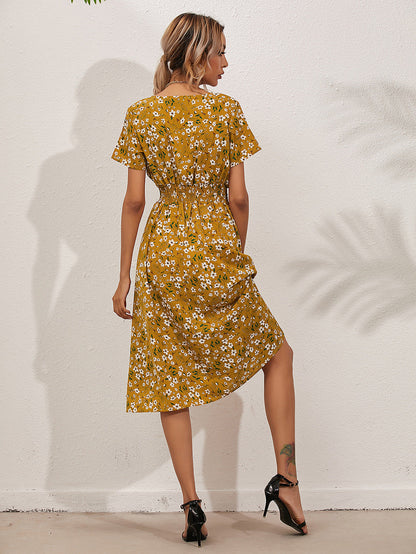 Elegant sommerkjole med blomstertrykk