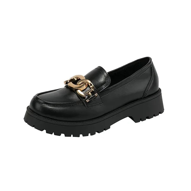 Klassisk loafer med kjededetaljer
