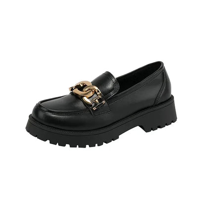 Klassisk loafer med kjededetaljer