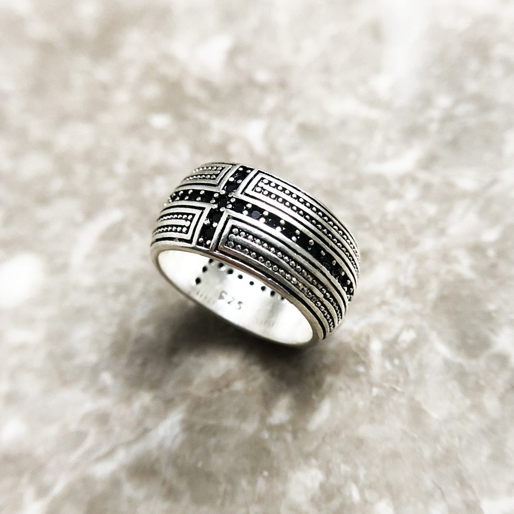 Gravert båndring i vintagestil