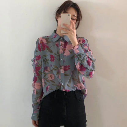 Langermet chiffongbluse med blomstret V-utringning