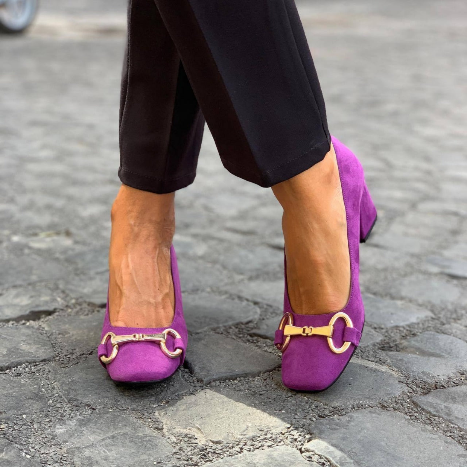 Jolene | Pumps i semsket skinn med firkantet tå, bissel og blokkhæl