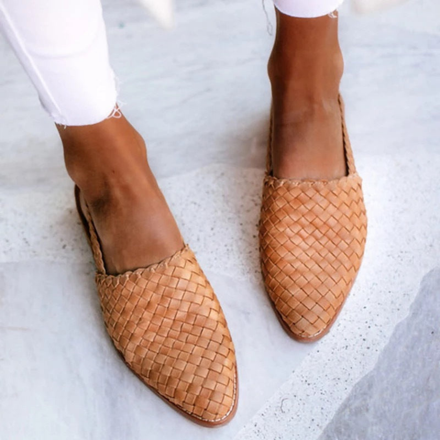 Kessa | Flate slingback-sandaler i vevd skinn med spiss tå