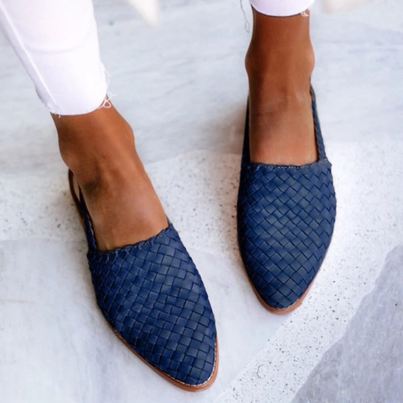 Kessa | Flate slingback-sandaler i vevd skinn med spiss tå