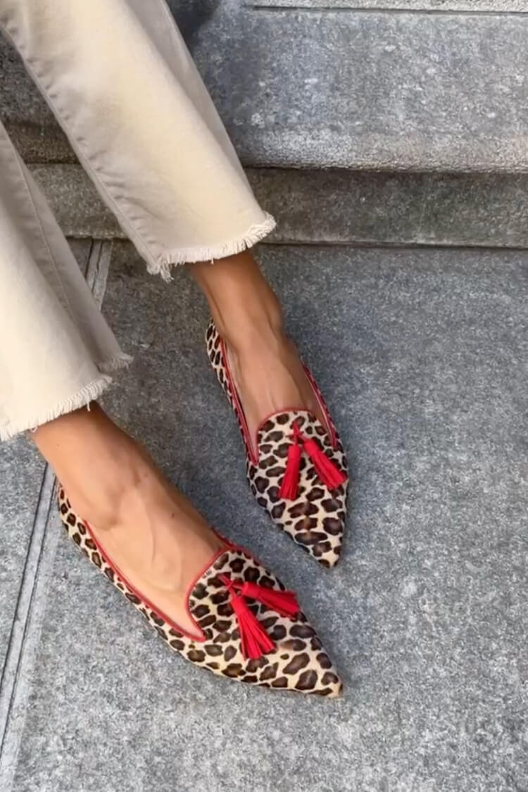 Lena | Spisse flate sko i khaki semsket skinn med leopardmønster og dusk
