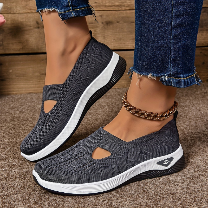 Lyra | Pustende slip-on-kilesneakers i strikk med utskjæringer
