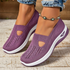 Lyra | Pustende slip-on-kilesneakers i strikk med utskjæringer – Lilla