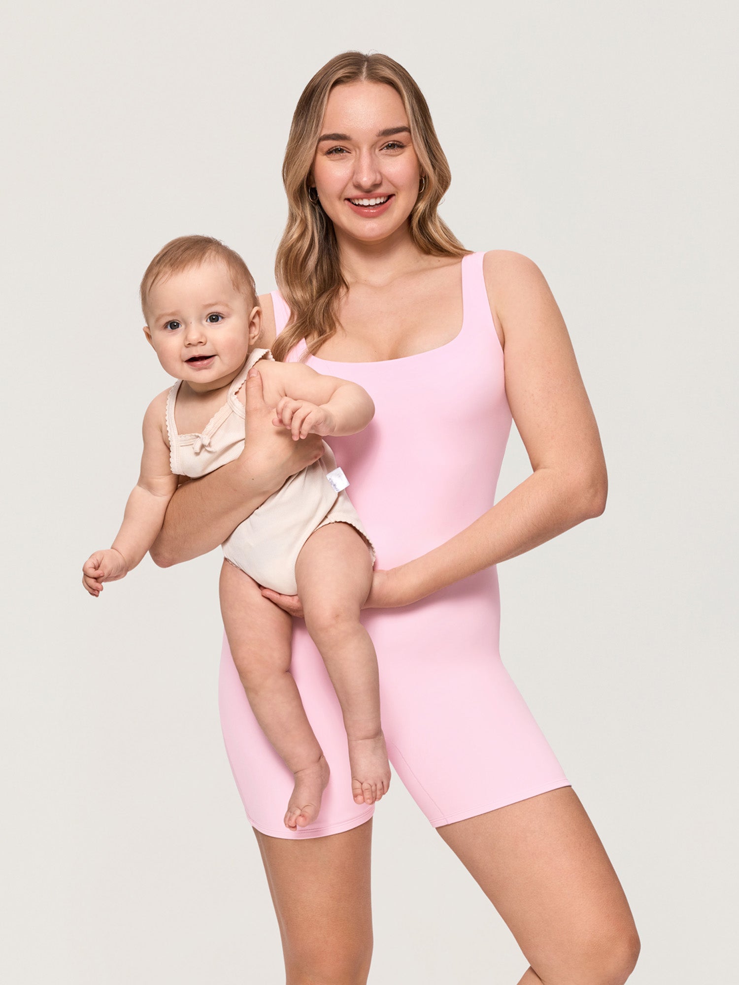 Gravid playsuit med firkantet hals – Airsofta romper med innebygd BH