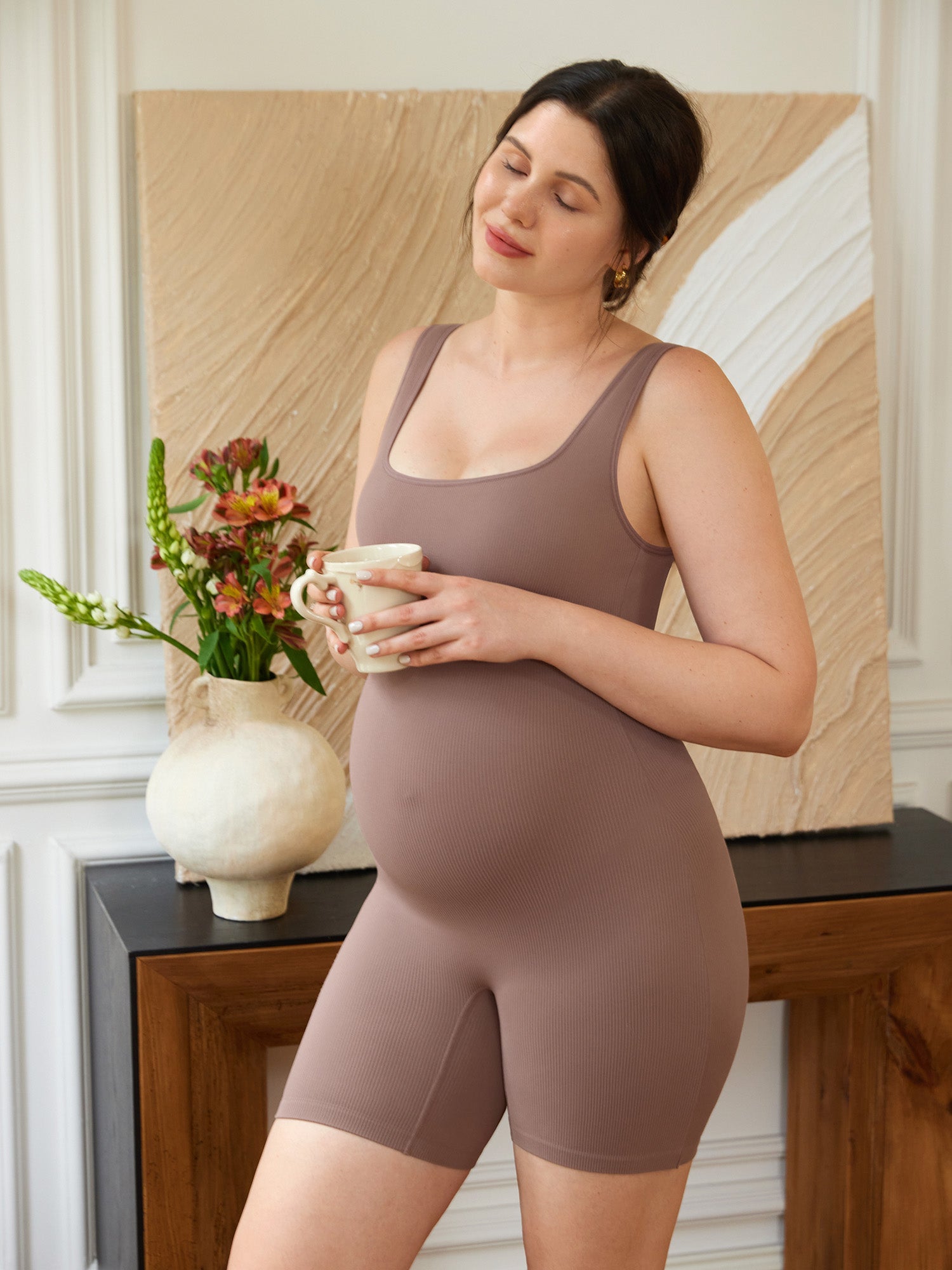 Gravid playsuit i ribbestrikk – romper med firkantet hals