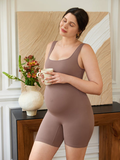 Gravid playsuit i ribbestrikk – romper med firkantet hals