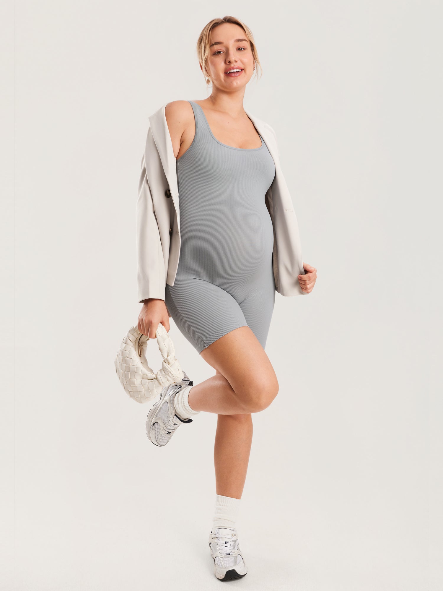 Gravid playsuit i ribbestrikk – romper med firkantet hals
