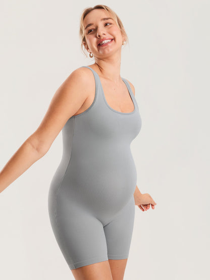 Gravid playsuit i ribbestrikk – romper med firkantet hals