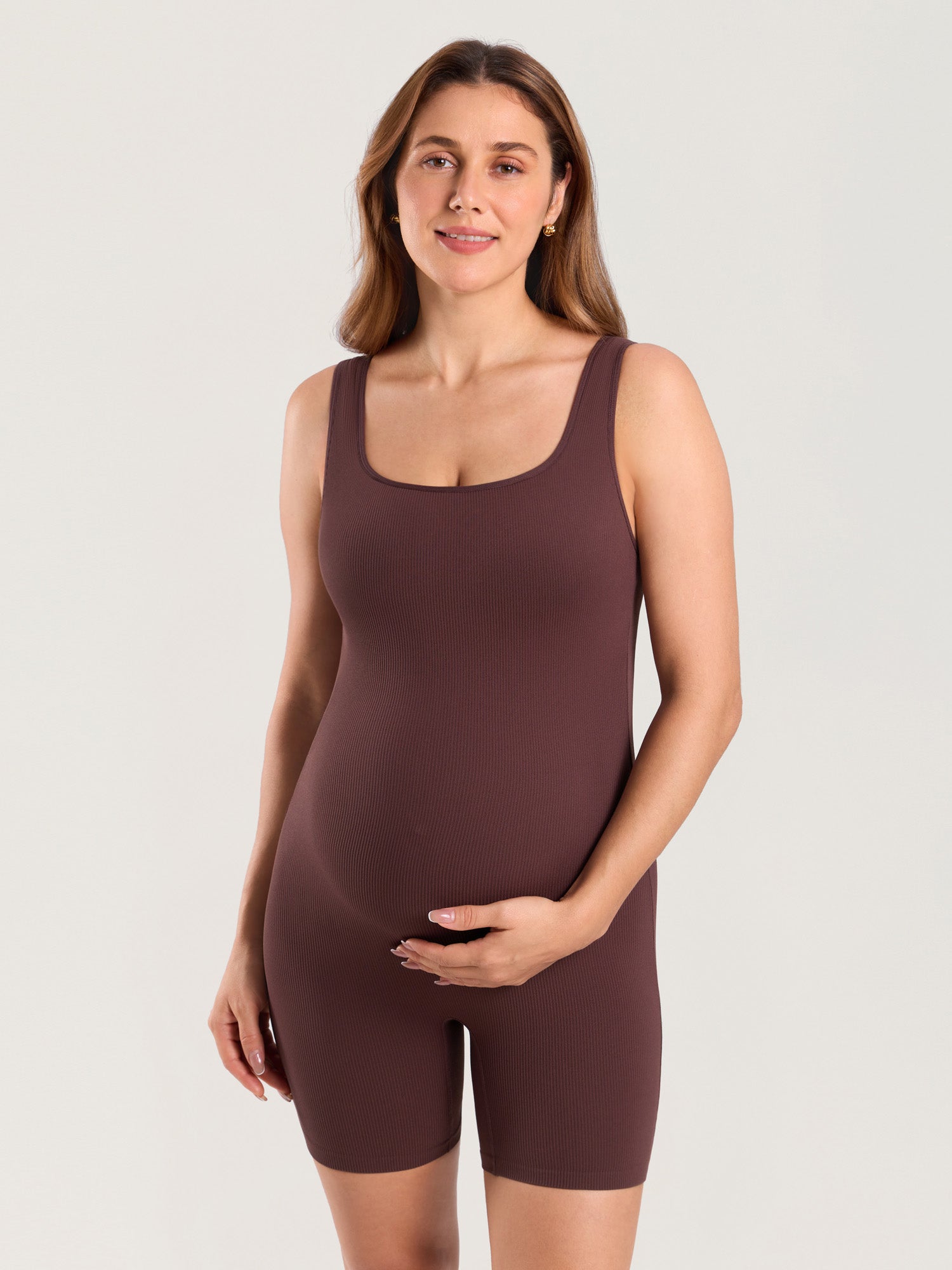 Gravid playsuit i ribbestrikk – romper med firkantet hals