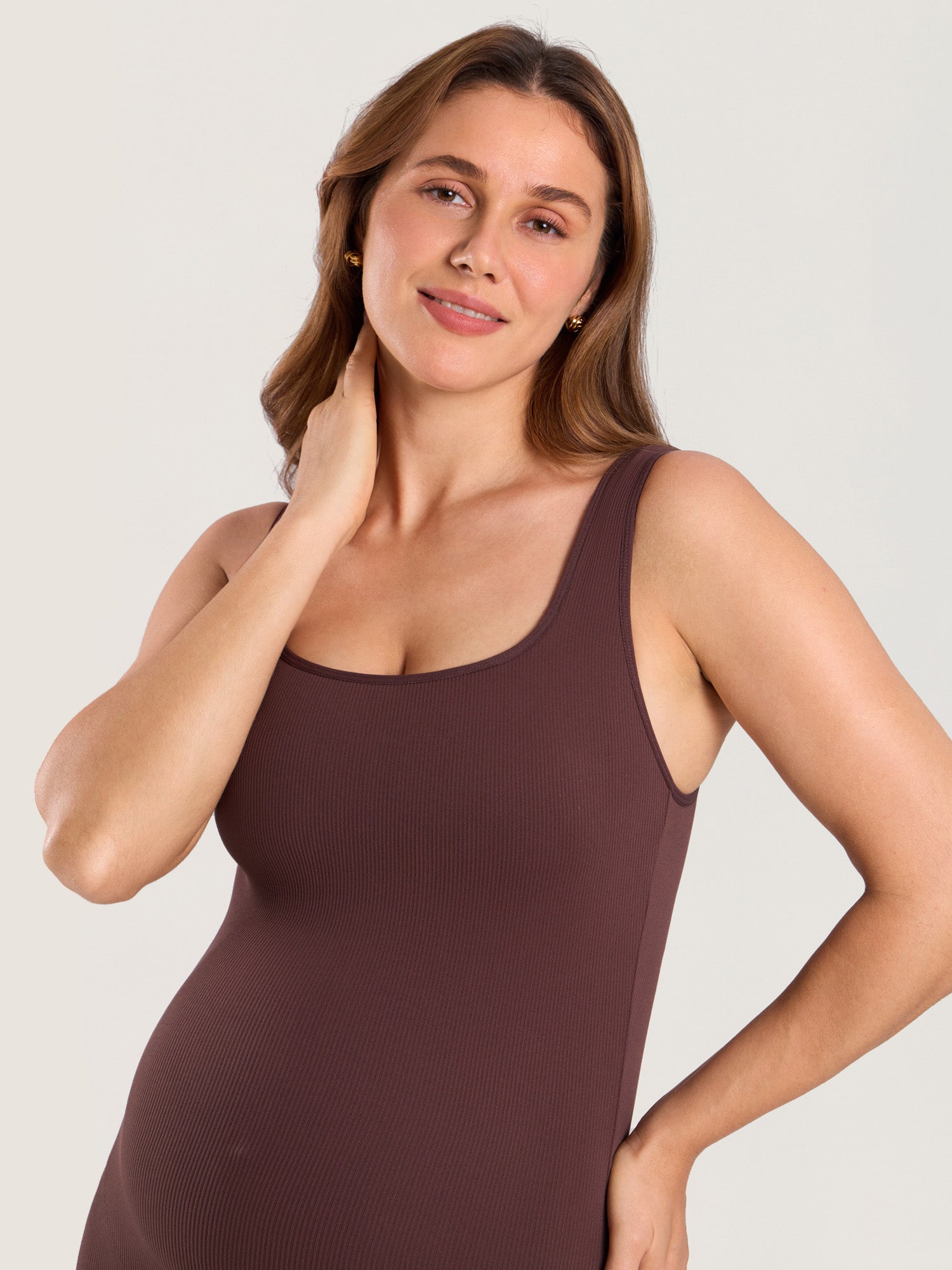 Gravid playsuit i ribbestrikk – romper med firkantet hals
