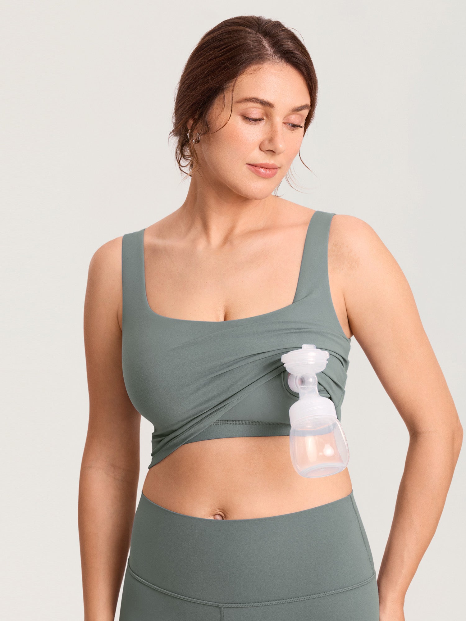 Pumpe-BH i croptop-modell – Natrelax® handsfree pumpetopp – Gråsalvie