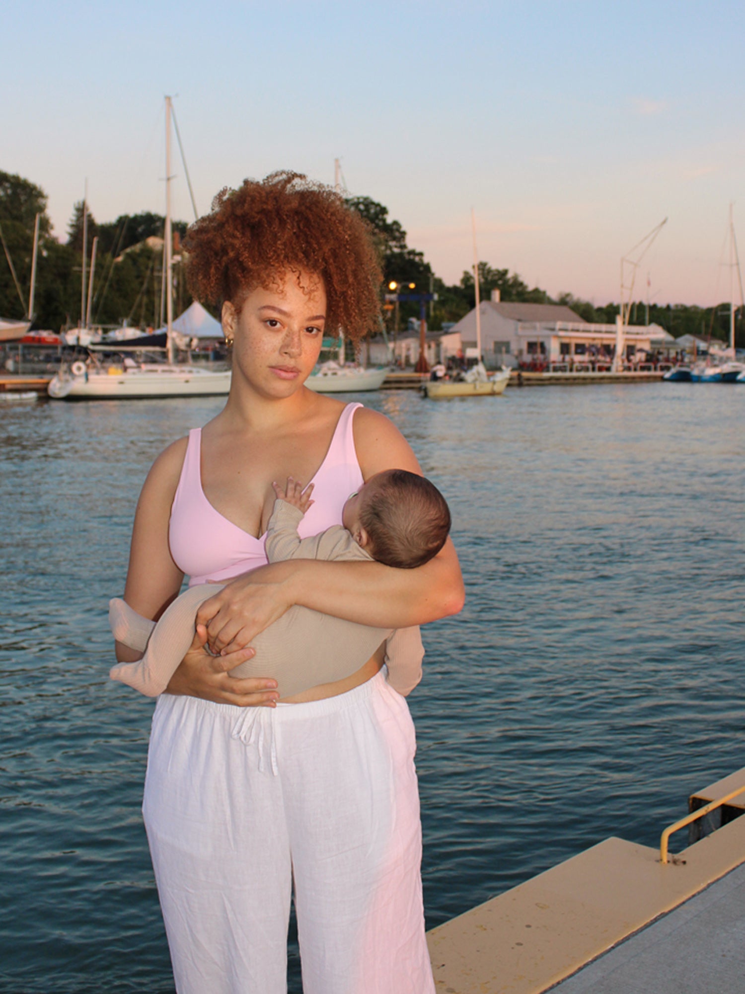 Ammetopp med omslag i croptop-modell – Natrelax® ammesinglet