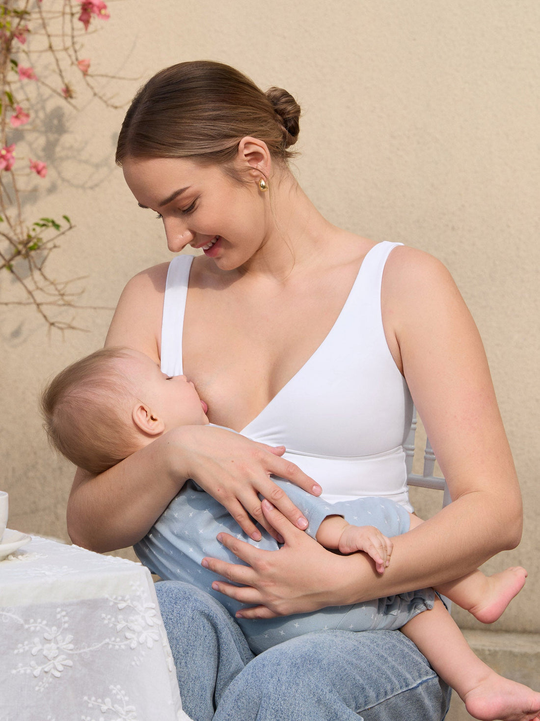 Ammetopp med omslag i croptop-modell – Natrelax® ammesinglet – Hvit