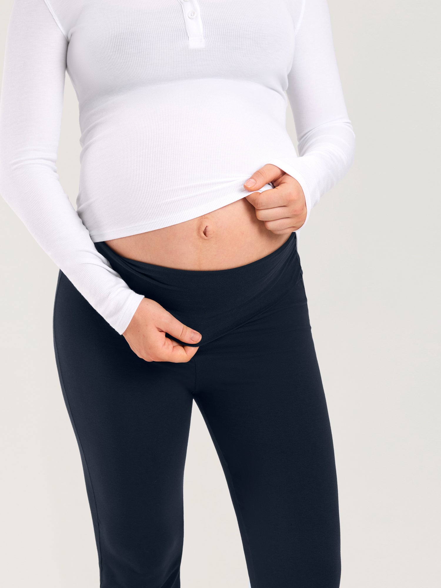 Gravidbukser i bomull med utsvingte ben – brettbar linning, 77 cm