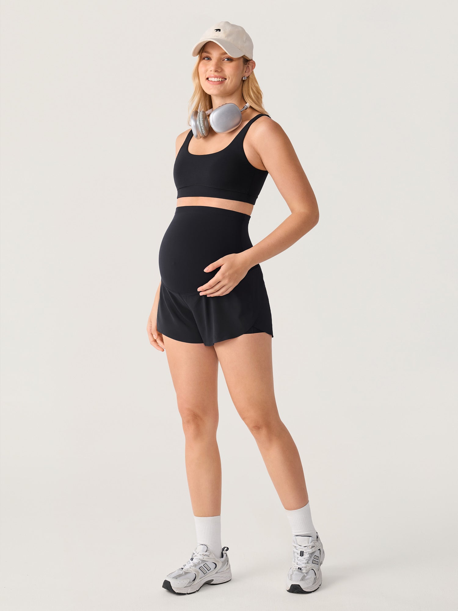 Gravidshorts med lommer – Bloomove™ dolphin shorts i dobbelt lag