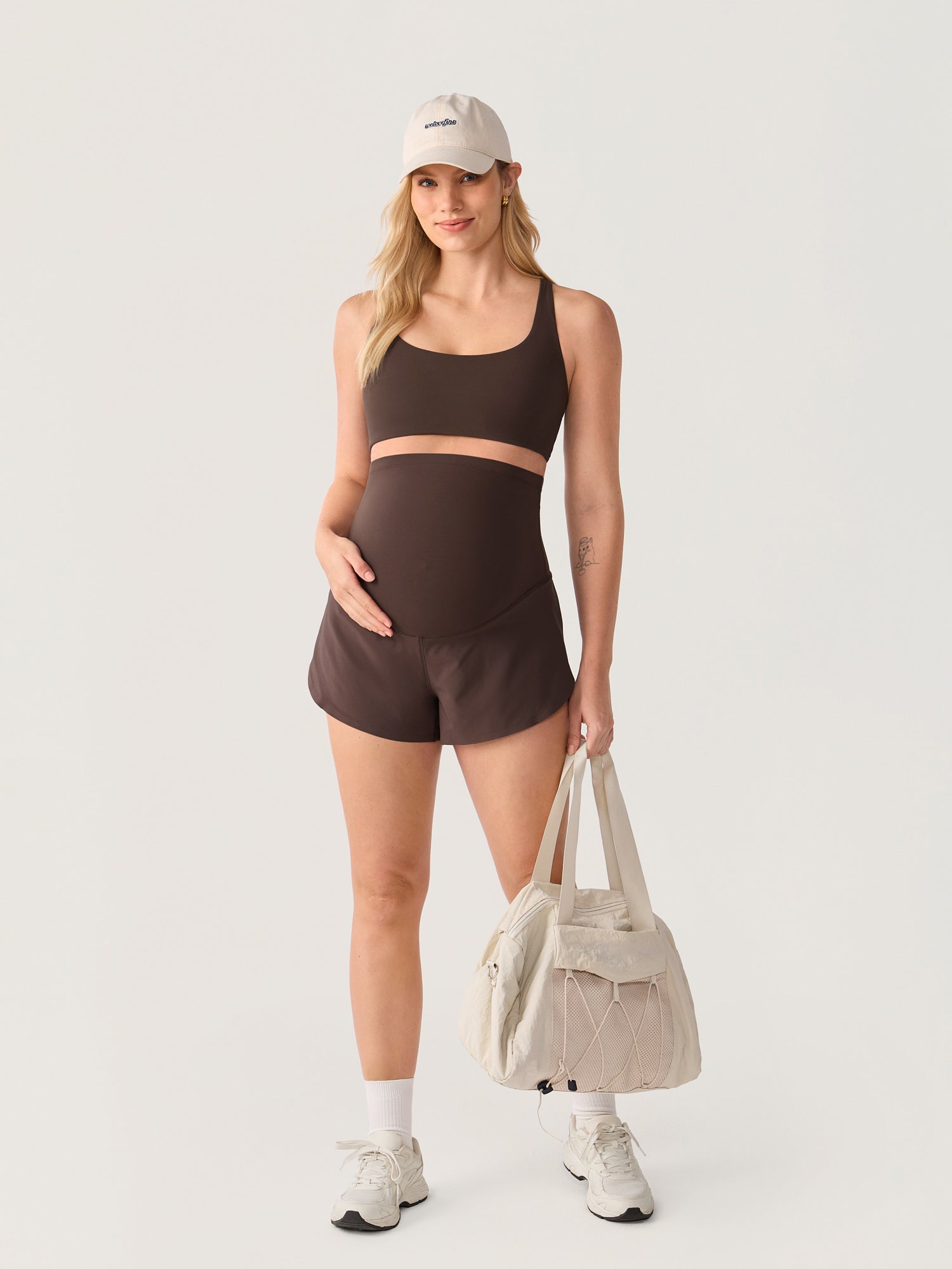 Gravidshorts med lommer – Bloomove™ dolphin shorts i dobbelt lag