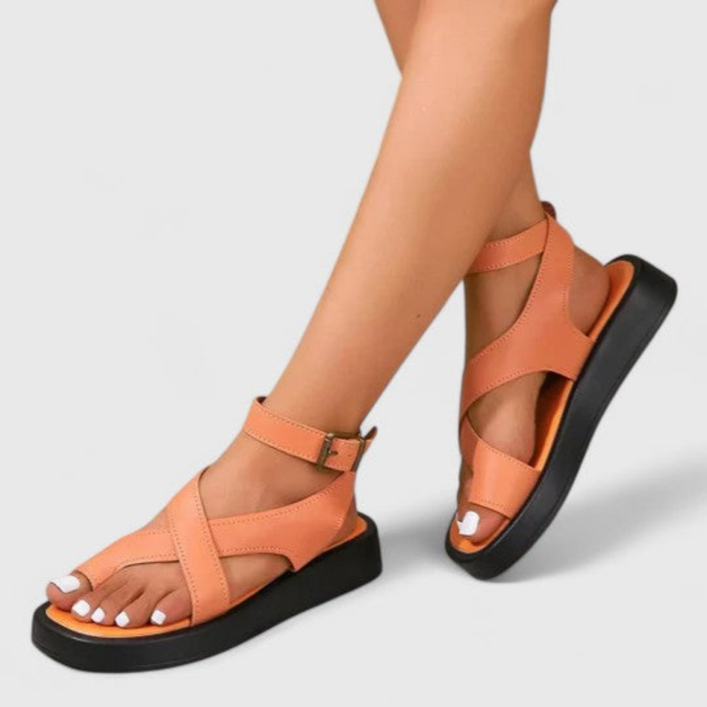 Mae | Flatform-sandaler i skinn med tåring og kryssende ankelstropp