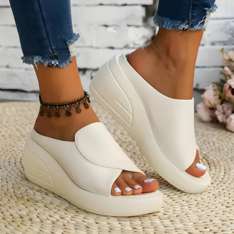Nori | Platåkile-slip-ins i skinn med åpen tå