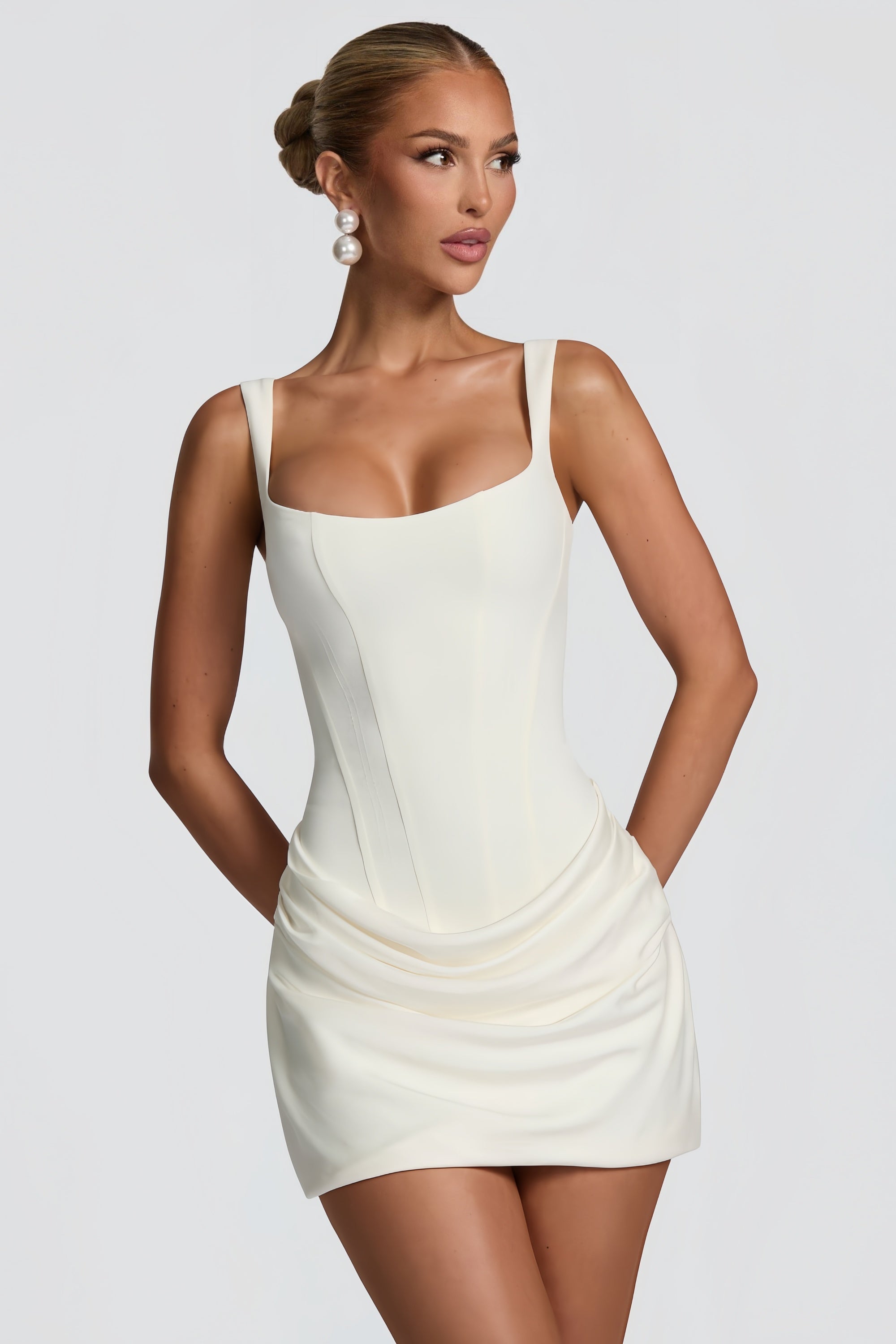 Elegant Hvit Rynket Bodycon Festkjole Mini