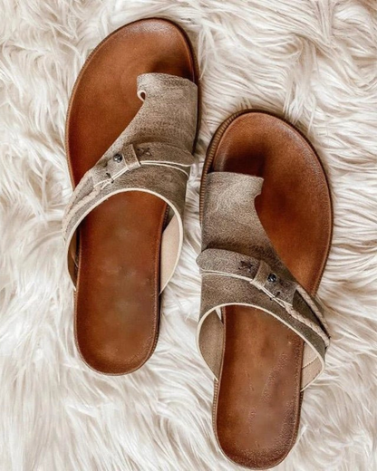 Petra | Flate sandaler i skinn med tåring