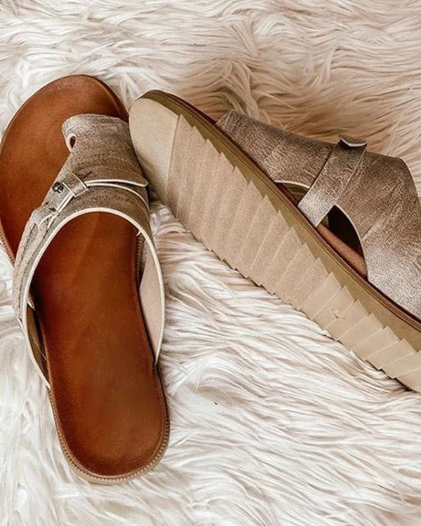 Petra | Flate sandaler i skinn med tåring