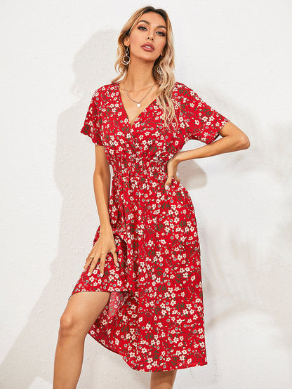 Elegant sommerkjole med blomstertrykk