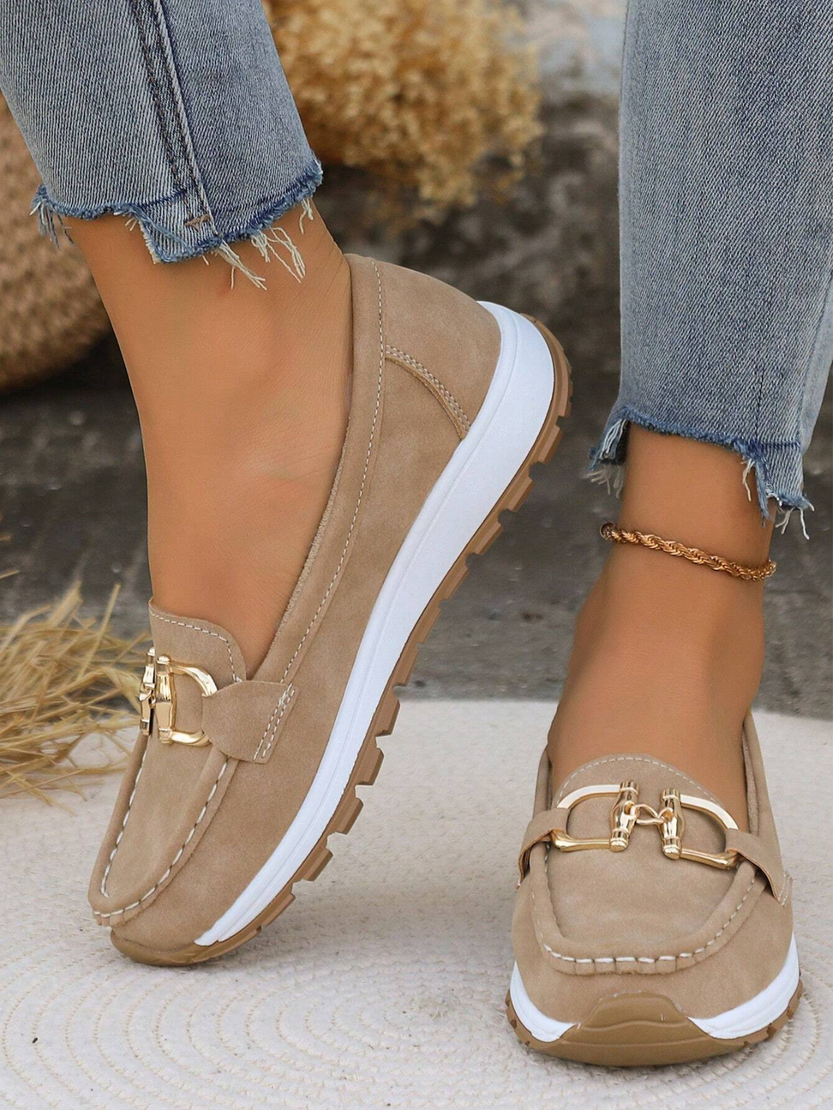Remi | Slip-on-platåloafers i semsket skinn med kjededetalj